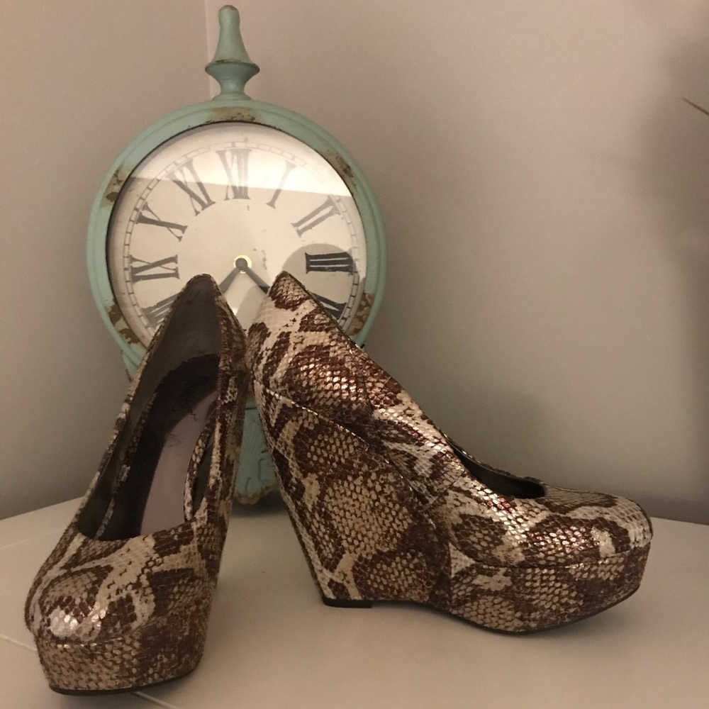 Carlos Santana Faye Wedge shoe